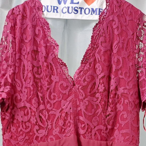 Burgundy lace dress - Picture 4 of 5